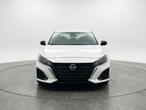 Used 2025 Nissan Altima 2.5 SV image 2