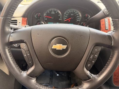 Used 2009 Chevrolet Suburban LT w/ Convenience Package 1 AWD/4WD image 28