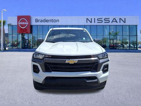 Used 2024 Chevrolet Colorado LT RWD image 2