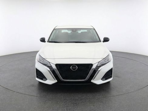 Used 2025 Nissan Altima 2.5 SV FWD image 2