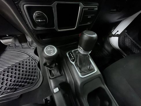 Used 2023 Jeep Gladiator Sport AWD/4WD image 15