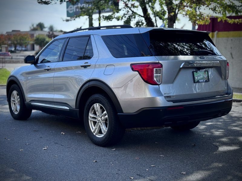 Used 2020 Ford Explorer XLT AWD/4WD image 5