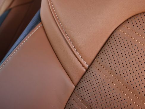 Used 2024 Nissan Pathfinder Platinum image 12