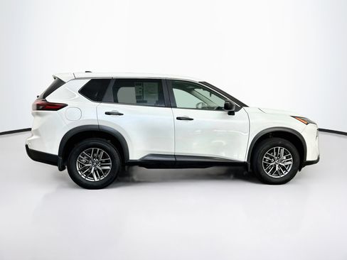 Used 2025 Nissan Rogue S AWD/4WD image 10