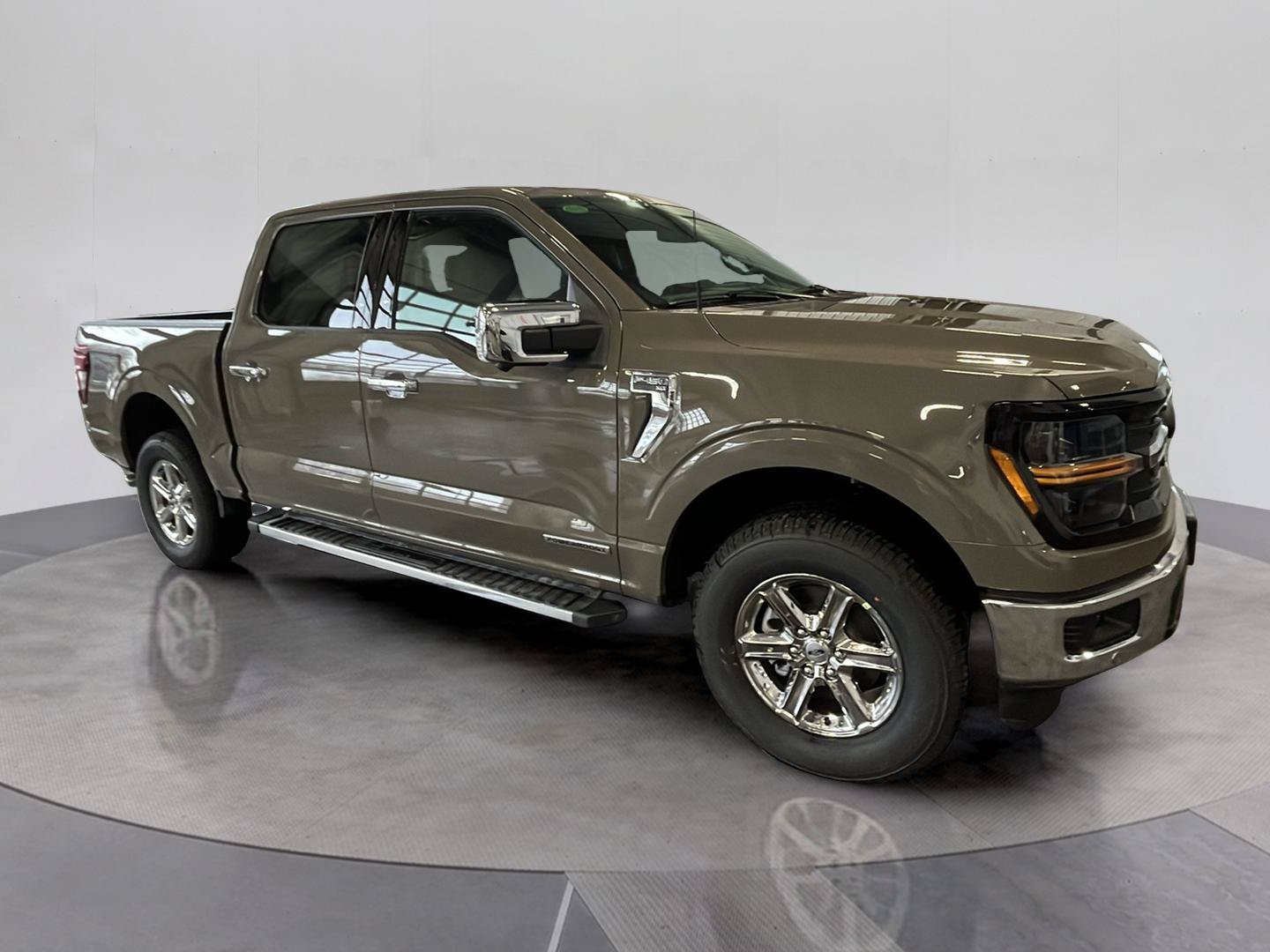 Used 2025 Ford F150 XLT w/ Equipment Group 302A MID AWD/4WD image 9