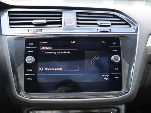 Used 2018 Volkswagen Tiguan SE image 19