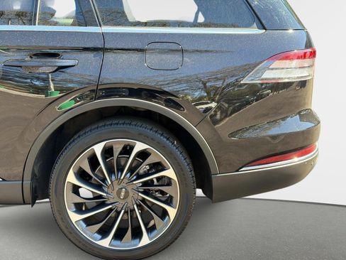 Used 2025 Lincoln Aviator Reserve w/ Equipment Group 201A AWD/4WD image 19