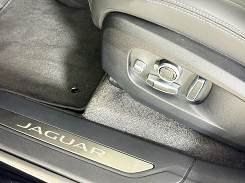 Certified 2025 Jaguar F-PACE R-Dynamic S image 18