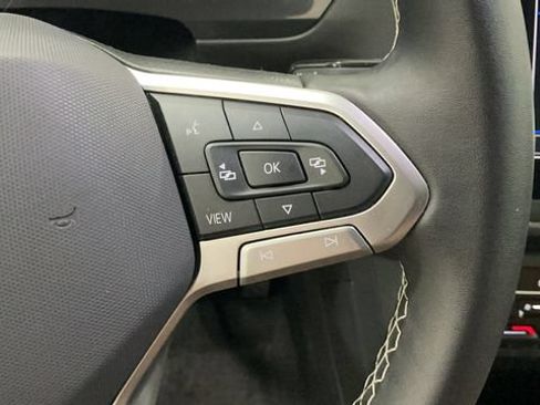 Used 2024 Volkswagen Tiguan SE AWD/4WD image 21