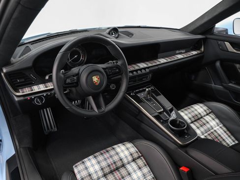 Used 2025 Porsche 911 Turbo image 77