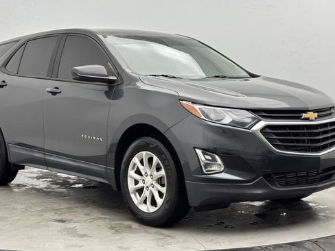 Used 2018 Chevrolet Equinox LS FWD image 3