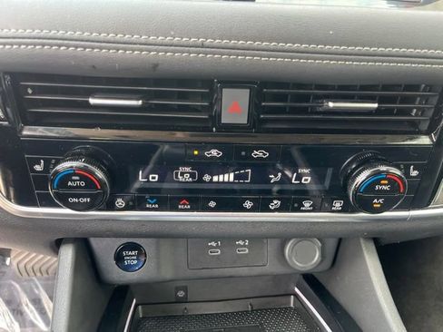 Certified 2025 Nissan Rogue SL w/ Tech Package AWD/4WD image 17