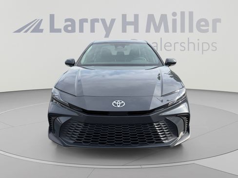 Used 2025 Toyota Camry SE FWD image 8