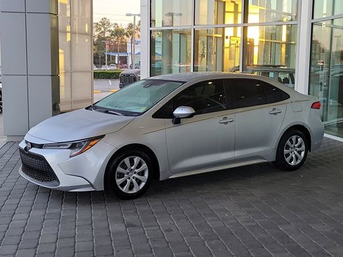 Used 2022 Toyota Corolla LE image 32