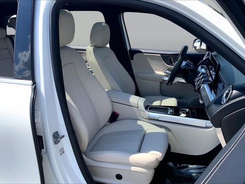 Used 2024 Mercedes-Benz GLB 250 4MATIC image 9