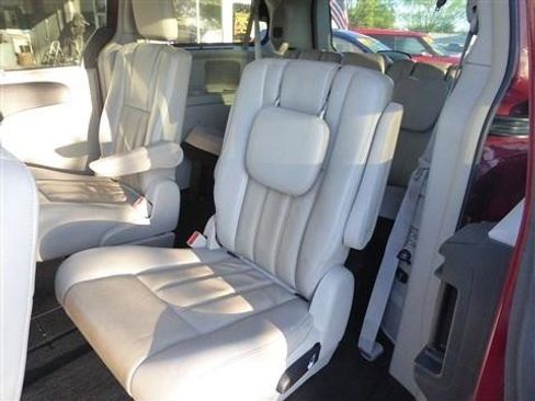 Used 2012 Chrysler Town & Country Touring-L w/ Entertainment Group #2 FWD image 15