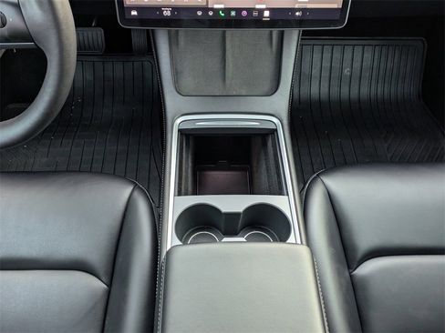 Used 2023 Tesla Model 3 Standard Range image 18