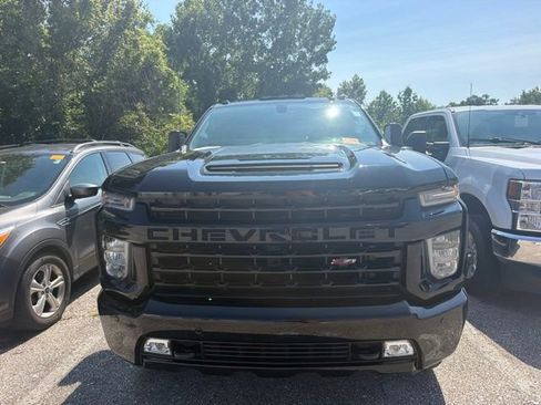 Used 2022 Chevrolet Silverado 2500 LT w/ Midnight Edition AWD/4WD image 3