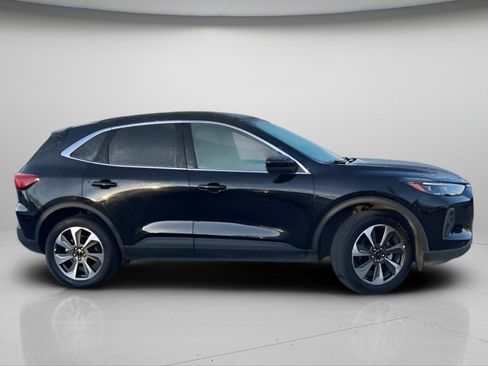 Used 2024 Ford Escape Platinum image 3