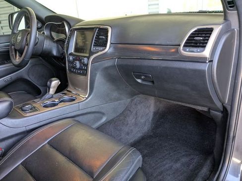 Used 2017 Jeep Grand Cherokee Limited w/ Luxury Group II AWD/4WD image 4