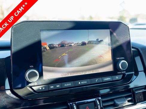 Used 2022 Nissan Pathfinder SV image 9