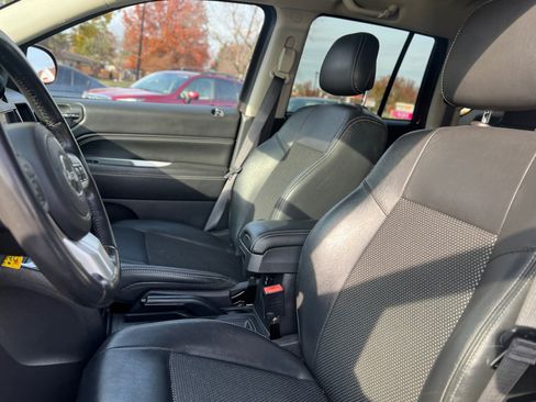 Used 2017 Jeep Compass Latitude image 17