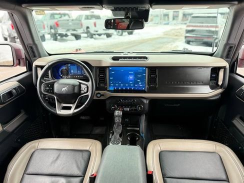 Used 2023 Ford Bronco Wildtrak image 2