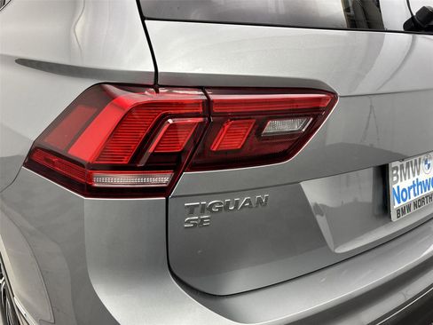 Used 2021 Volkswagen Tiguan SE w/ Panoramic Sunroof Package image 19