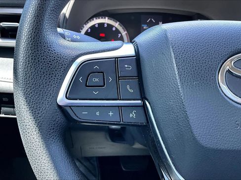Used 2021 Toyota Highlander L image 22