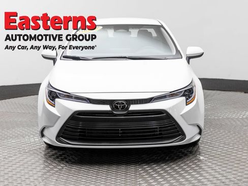Used 2025 Toyota Corolla LE FWD image 2