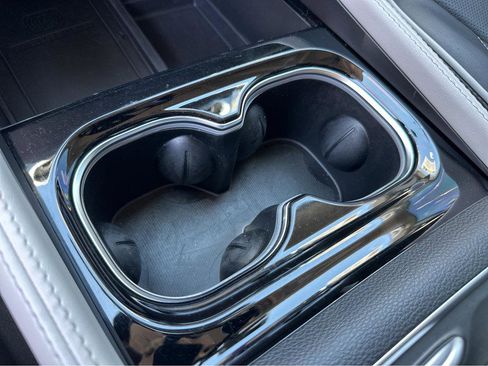 Used 2022 Chrysler Pacifica Limited image 29