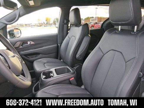 New 2026 Chrysler Pacifica Select FWD image 15