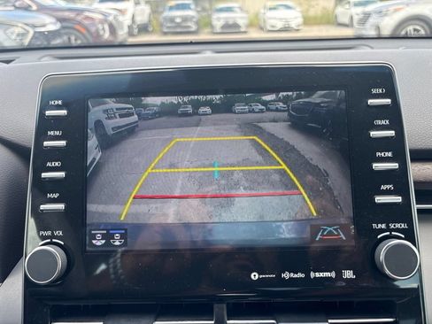 Used 2021 Toyota Avalon Limited FWD image 23