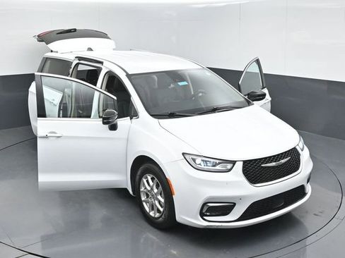 Used 2024 Chrysler Pacifica Touring-L FWD image 51