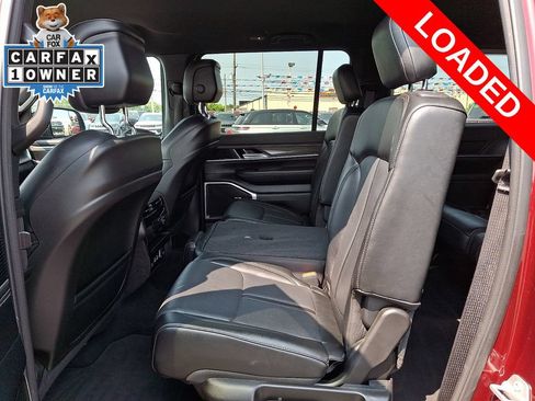 Used 2024 Jeep Wagoneer L Series II w/ Flexible Seating Group AWD/4WD image 10