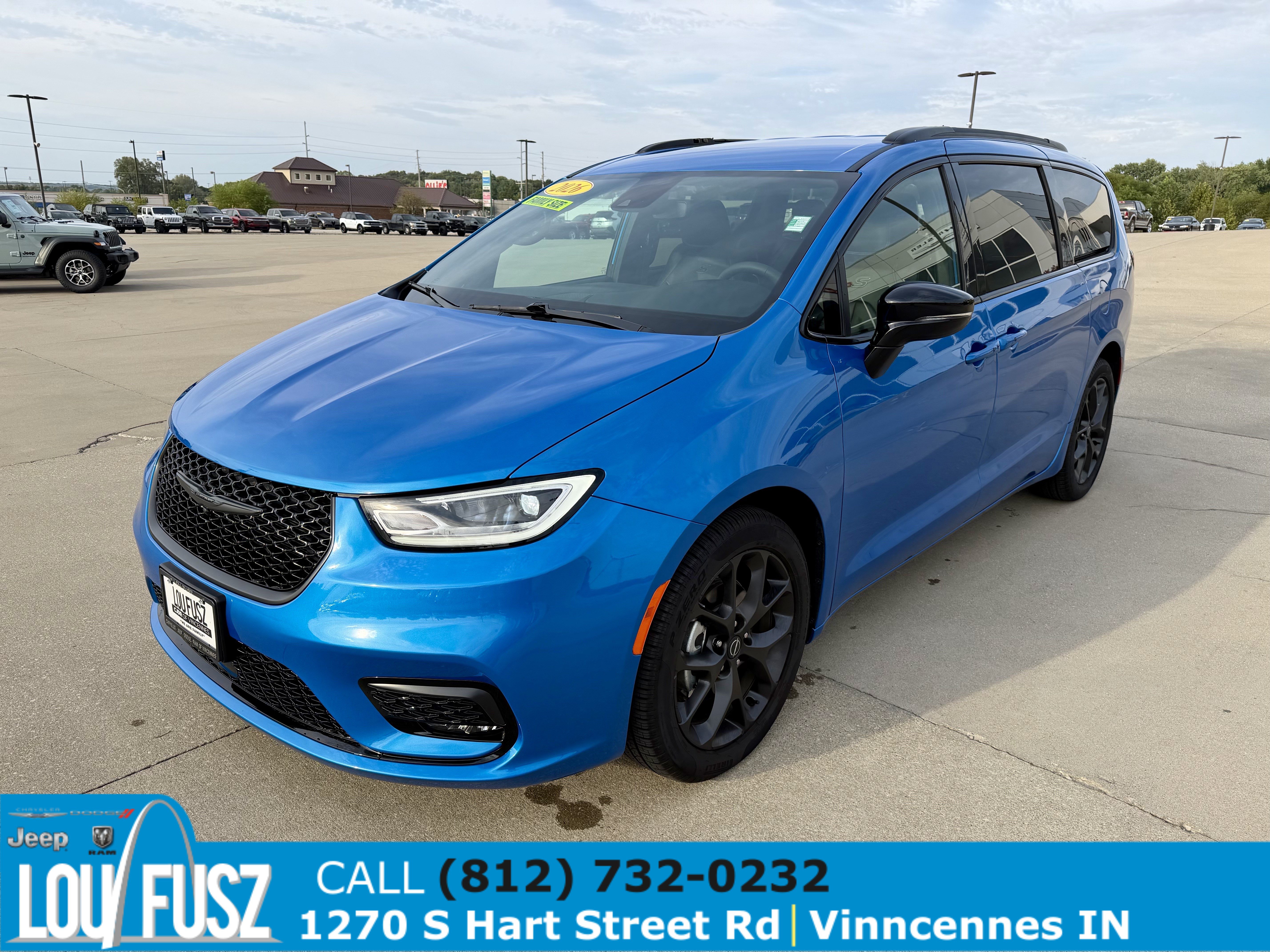 Used 2026 Chrysler Pacifica Select w/ S Appearance Package FWD image 3