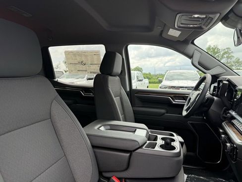New 2025 Chevrolet Silverado 1500 LT image 18