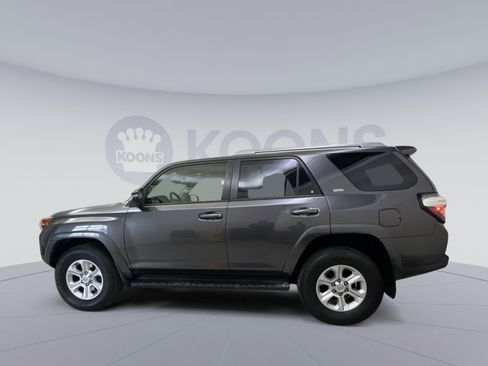 Used 2018 Toyota 4Runner SR5 Premium image 2