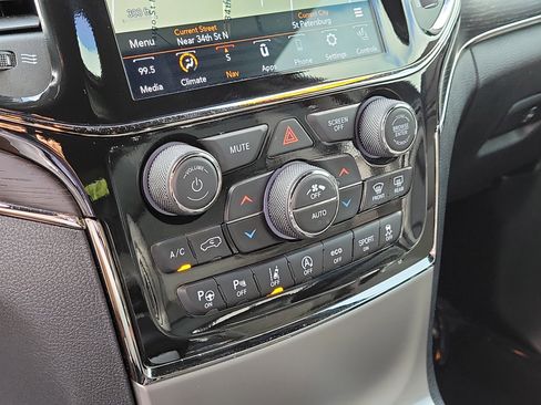 Used 2020 Jeep Grand Cherokee High Altitude image 24