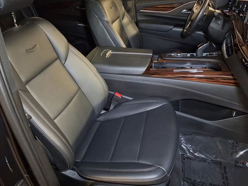 Certified 2023 Cadillac Escalade ESV Luxury image 25