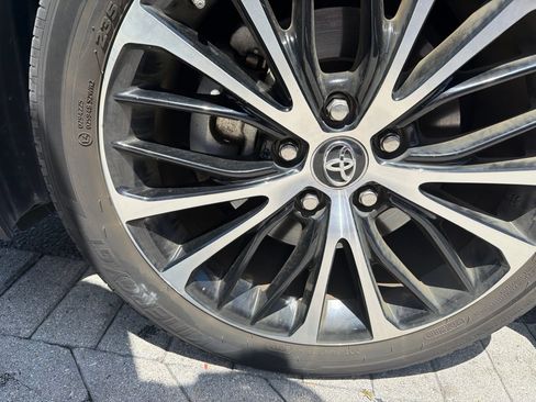 Used 2018 Toyota Camry SE w/ Moonroof Package FWD image 8