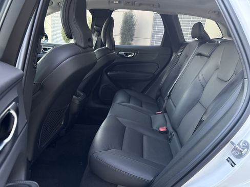Used 2025 Volvo XC60 B5 Plus image 31