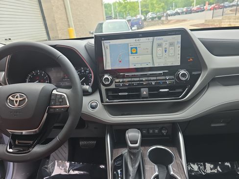 Used 2020 Toyota Highlander Platinum AWD/4WD image 19