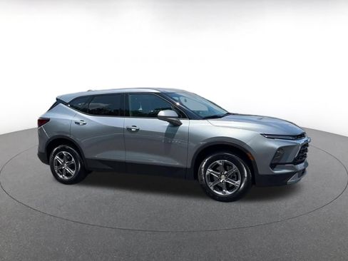 Used 2026 Chevrolet Blazer LT FWD image 2