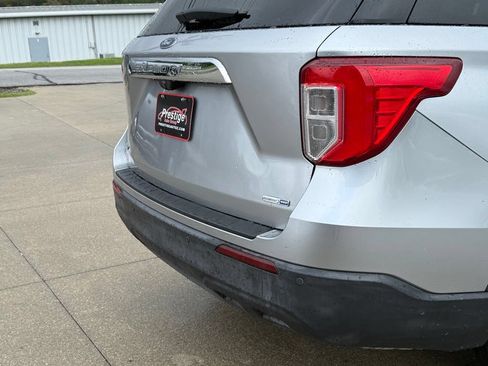 Used 2020 Ford Explorer XLT w/ Comfort Package AWD/4WD image 16