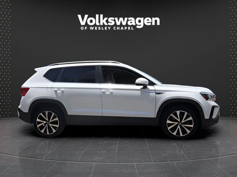 Used 2023 Volkswagen Taos SE FWD image 9