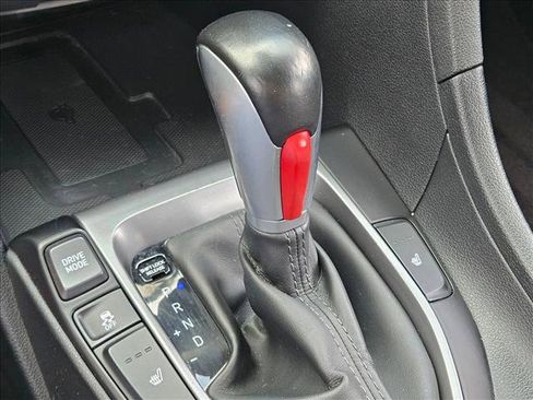 Used 2019 Hyundai Veloster 2.0 Premium image 12