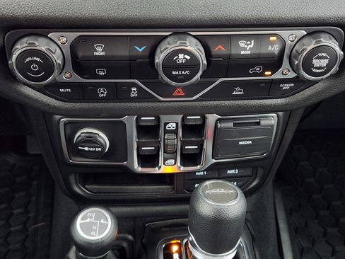 New 2025 Jeep Gladiator Sport AWD/4WD image 15