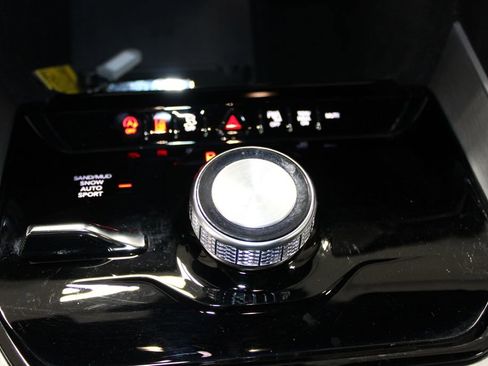 Used 2025 Jeep Wagoneer L Series II w/ 8-pass Seating Package image 52