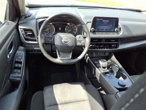 Used 2025 Nissan Rogue SV AWD/4WD image 6